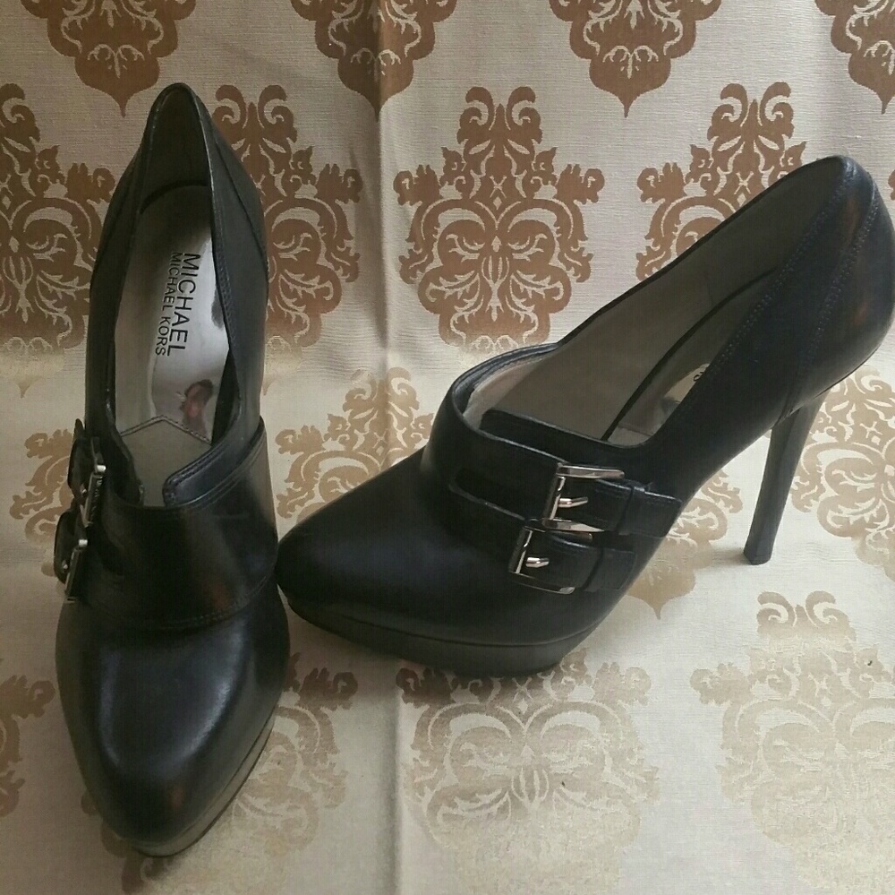 Michael Kors buckle 6"heels